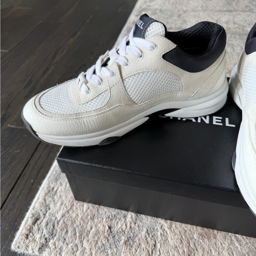 CHANEL White and Black Sneakers 37.5 - Picture 5 of 13